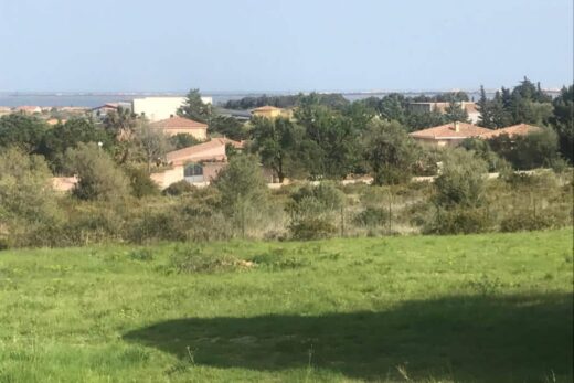 A SAISIR !! AU CALME ET VUE SUR L&#8217;ETANG VILLA  DE 90 M² SUR 685 M²